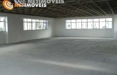 Imagem: O depósito possui 5 Vagas na garagem, 227m² de Área e está