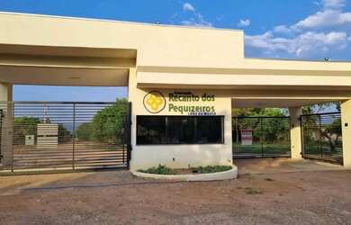 Imagem: A casa em condomínio possui 5 Dormitórios, 4 Banheiros, 5