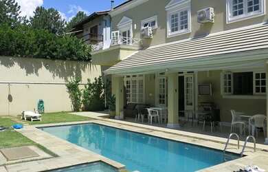 Imagem: A casa em condomínio possui 5 Dormitórios, 5 Banheiros, 4