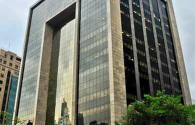 Imagem: O depósito possui 5 Vagas na garagem, 1.652m² de Área e