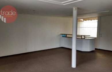 Imagem: O depósito possui 4 Vagas na garagem e 221m² de Área e está