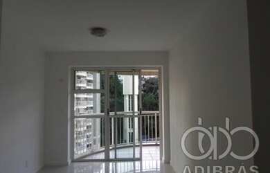 Imagem: O apartamento possui 3 Dormitórios, 1 Banheiro, 1 Vaga na garagem