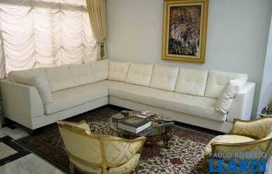 Imagem: A casa em condomínio possui 4 Dormitórios, 5 Banheiros, 3