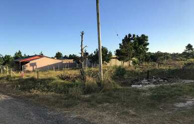 Imagem 2: BENTOALVES vende linda esquina, plana, com 500m2, na Praia da Figueirinha...