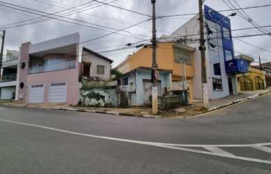 Imagem: O terreno possui 300m² de Área e está localizado em Porto