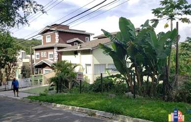 Imagem: O terreno possui 300m² de Área e está localizado em Parque