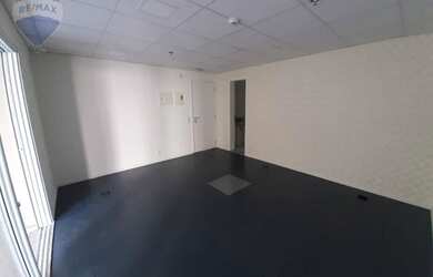 Imagem: O depósito possui 1 Vaga na garagem, 28m² de Área e está