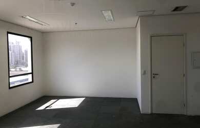 Imagem: O depósito possui 1 Vaga na garagem, 47m² de Área e está