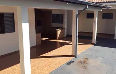 Imagem: A casa possui 5 Dormitórios, 5 Banheiros, 4 Vagas na garagem