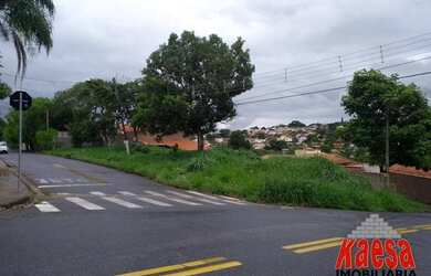 Imagem: O terreno possui 400m² de Área e está localizado em Vila