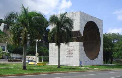 Imagem: O terreno possui 784m² de Área e está localizado em Rio