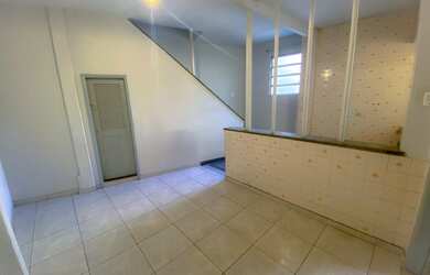 Imagem: A casa possui 1 Dormitório, 2 Banheiros e 70m² de Área e