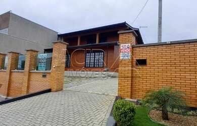 Imagem: A casa possui 4 Dormitórios, 4 Banheiros, 4 Vagas na garagem