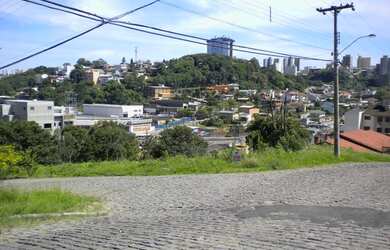 Imagem: O terreno à venda possui 784m² de Área e está localizado