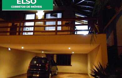 Imagem: A casa possui 3 Dormitórios, 3 Banheiros, 4 Vagas na garagem