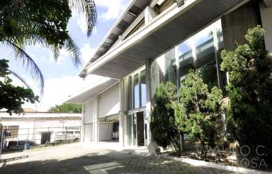 Imagem: O depósito possui 5 Vagas na garagem, 1.970m² de Área e