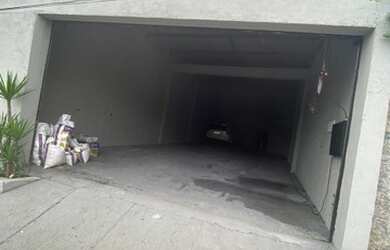 Imagem: O depósito possui 5 Vagas na garagem e 102m² de Área e está