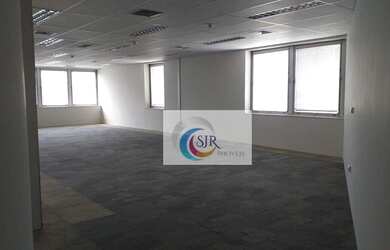 Imagem: O depósito possui 5 Vagas na garagem, 450m² de Área e está