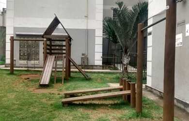 Imagem: O apartamento possui 2 Dormitórios, 1 Banheiro, 1 Vaga na garagem