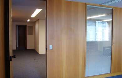 Imagem: O depósito possui 5 Vagas na garagem e 163m² de Área e está