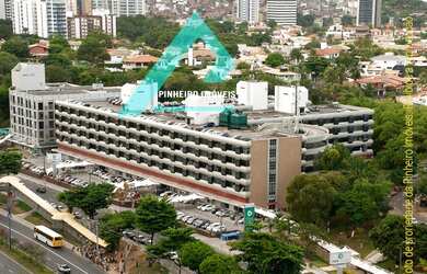 Imagem: O depósito possui 5 Vagas na garagem e 373m² de Área e está