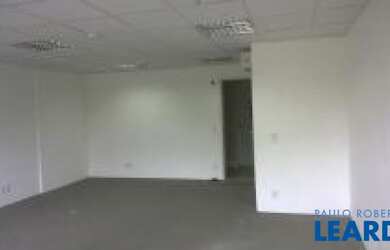 Imagem: O depósito possui 1 Vaga na garagem, 46m² de Área e está