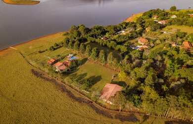 Imagem 14: Pé na água na represa de Piracaia, com ótima topografia, bairro de...
