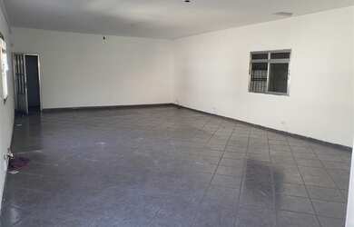 Imagem: O depósito possui 1.300m² de Área e está localizado em