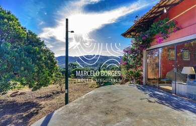 Imagem: A casa possui 4 Dormitórios, 3 Banheiros, 3 Vagas na garagem