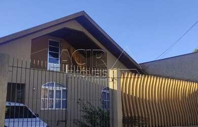 Imagem: A casa possui 3 Dormitórios, 2 Banheiros, 2 Vagas na garagem