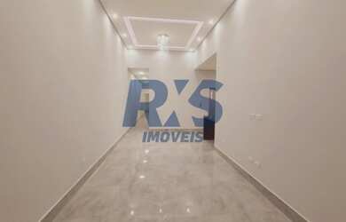 Imagem: A casa possui 3 Dormitórios, 2 Banheiros, 2 Vagas na garagem