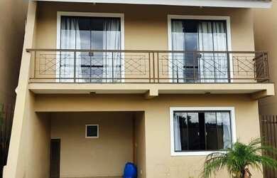 Imagem: A casa possui 3 Dormitórios, 3 Banheiros, 2 Vagas na garagem