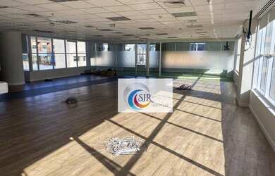 Imagem: O depósito possui 5 Vagas na garagem, 457m² de Área e está