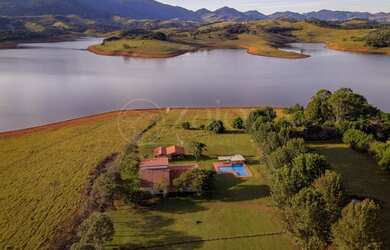Imagem 4: Pé na água na represa de Piracaia, com ótima topografia, bairro de...