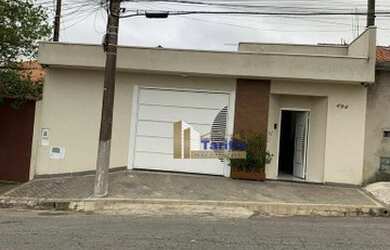 Imagem: A casa possui 3 Dormitórios, 2 Banheiros, 300m² de Área e