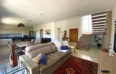 Imagem: A casa em condomínio possui 3 Dormitórios, 4 Banheiros, 2