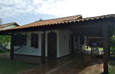 Imagem: A casa possui 2 Dormitórios, 2 Banheiros, 3 Vagas na garagem