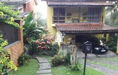 Imagem: A casa possui 4 Dormitórios, 4 Banheiros, 2 Vagas na garagem