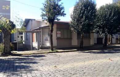 Imagem: A casa possui 5 Dormitórios, 3 Banheiros, 1 Vaga na garagem