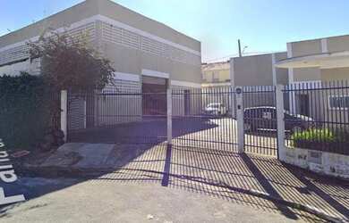 Imagem: O depósito possui 4 Vagas na garagem, 1.257m² de Área e