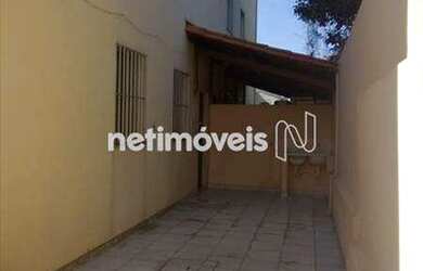 Imagem: O apartamento possui 3 Dormitórios, 1 Banheiro, 1 Vaga na garagem