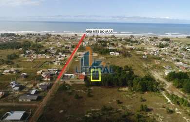 Imagem: O terreno possui 300m² de Área e está localizado em Balneário