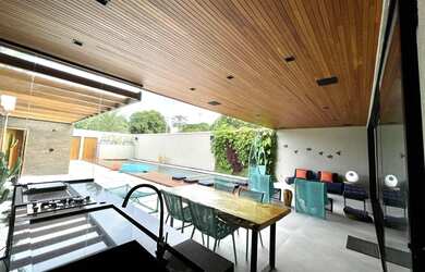 Imagem: A casa em condomínio possui 4 Dormitórios, 5 Banheiros, 4