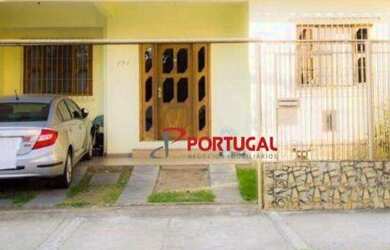 Imagem: A casa possui 4 Dormitórios, 2 Banheiros, 2 Vagas na garagem