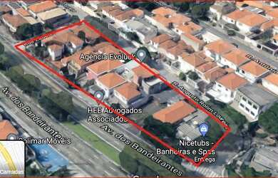 Imagem: O terreno possui 3300m² de Área e está localizado em Vila