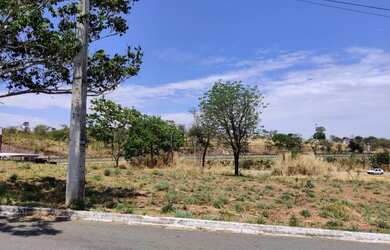 Imagem: O terreno possui 250m² de Área e está localizado em Senador