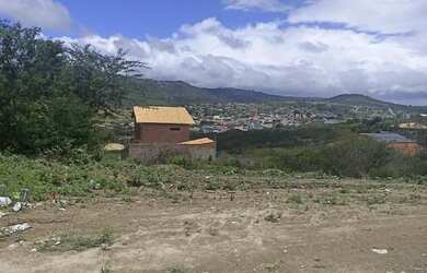 Imagem: O terreno possui 250m² de Área e está localizado em Gravatá