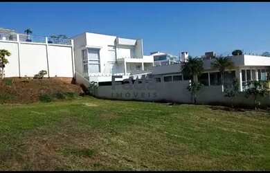 Imagem: O terreno possui 609m² de Área e está localizado em Porto