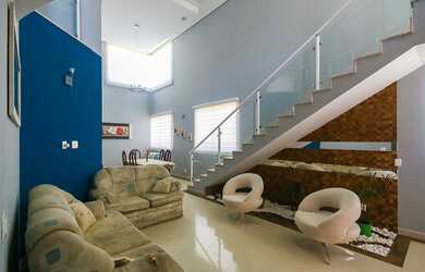 Imagem: A casa em condomínio possui 4 Dormitórios, 4 Banheiros, 5