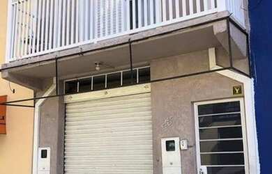 Imagem: A casa possui 2 Dormitórios, 1 Banheiro, 2 Vagas na garagem